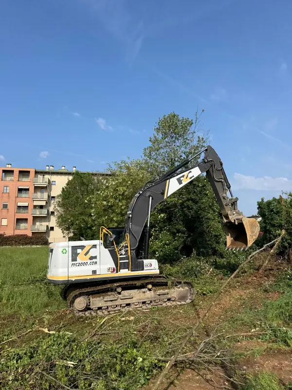Scavi delle fondamenta nel cantiere di Park City a Dalmine (foto 2)