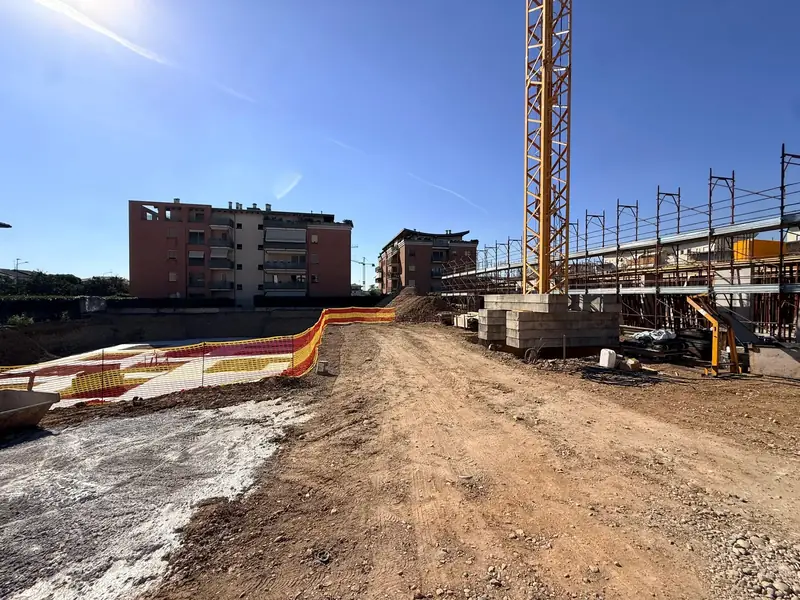 Pilastri del primo piano della Palazzina A e scavi della Palazzina B (foto 5)