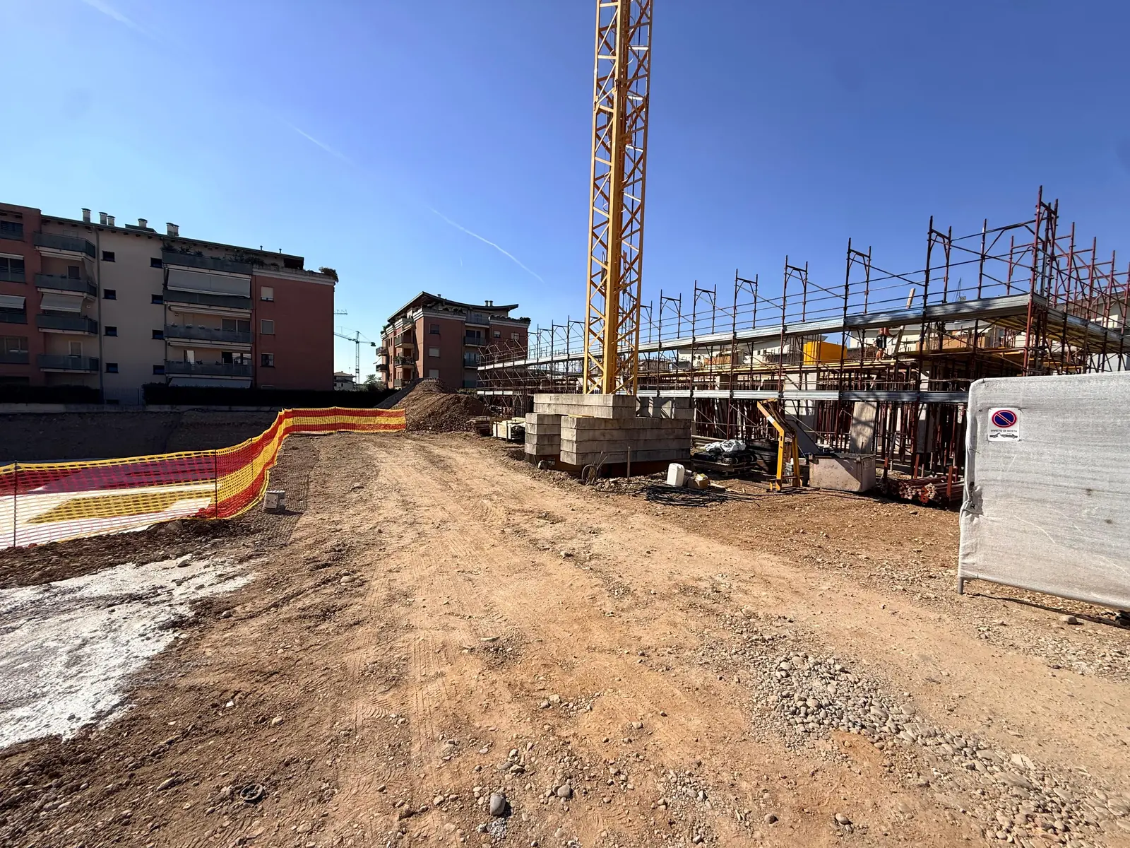Il cantiere di Park City con i pilastri del primo piano della Palazzina A